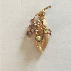 Gold tone Brooch,💕 amber beads, shaped like leaf